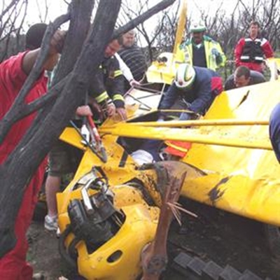 Light aircraft makes emergency landing