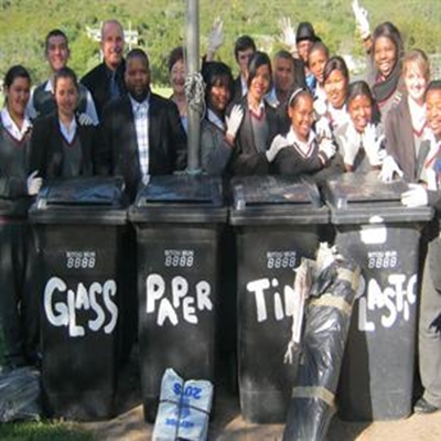 Hoërskool Wittedrift maak skoon en herwin