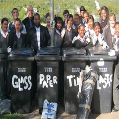Hoërskool Wittedrift maak skoon en herwin