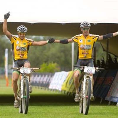 Evans en George buit Trek