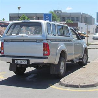 Gestremdes:"Bly af van ons parkering!"