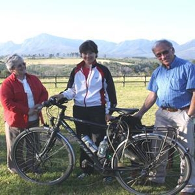 Woman cycles to see world 