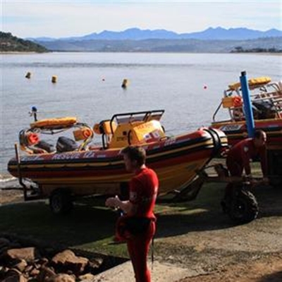 Community rescues holiday-makers