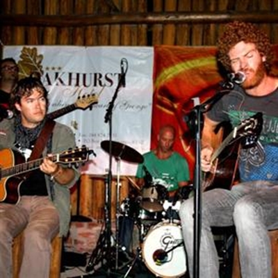 Lively rhythm and blues evening at Bush Lapa