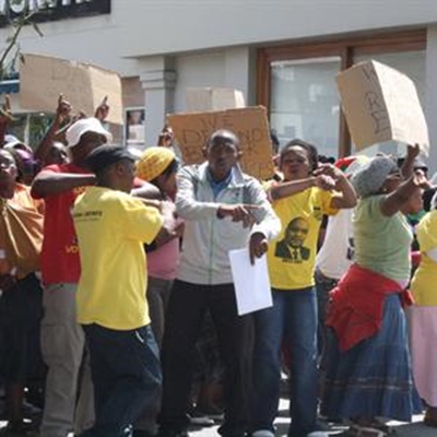 Protestors take to Knysna streets