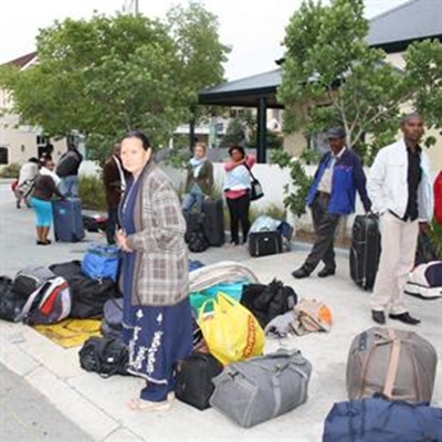 Passasiers ure lank gestrand