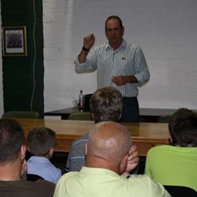 André Watson besoek SWD se rugbylui