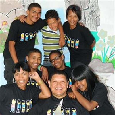 Die son skyn helder vir dramagroep