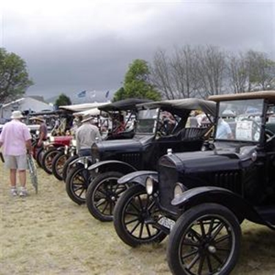 Back to the 50s and 60s at Old Car Show
