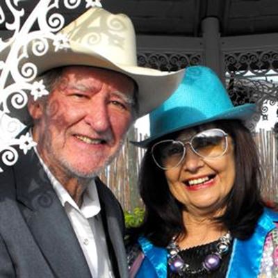 Afrikaanse ikone sing by troue