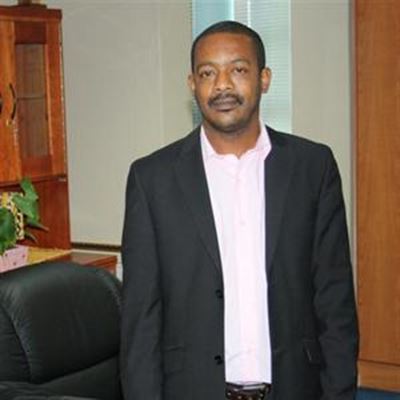 DA defiant in face of defections
