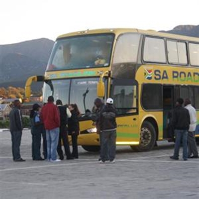 Busdeur met gordel aan stoel vasgebind