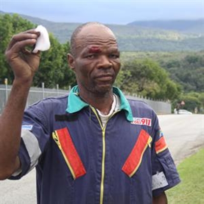 Street fight over meagre trash