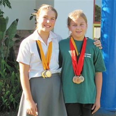 Plett Primary swimmers take a dozen medals