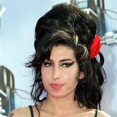 Amy Winehouse apologizes to fans, pulls out of concerts
