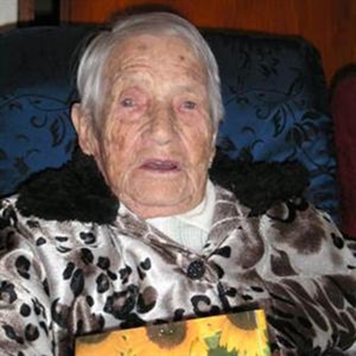 Tannie Mien vier 102 jaar