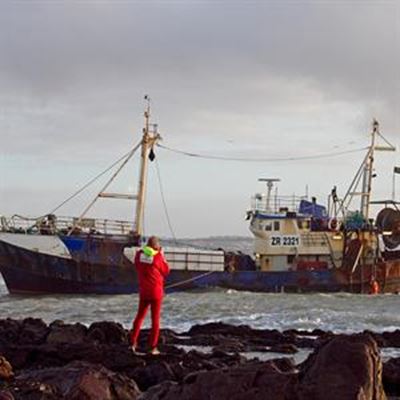 Vreeslose redders help vissers