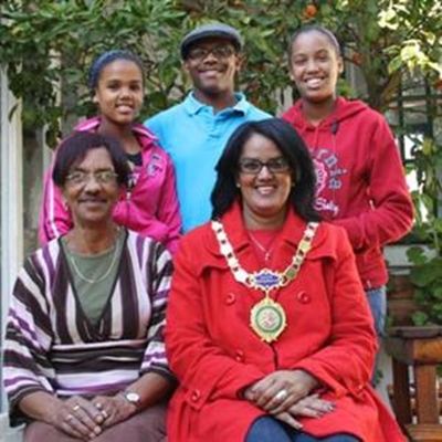 Destydse hoofdogter nou eerste dame
