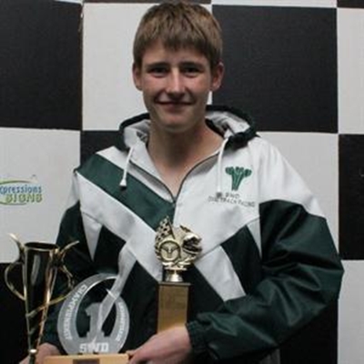 Jong renjaer palm arms vol trofeë in