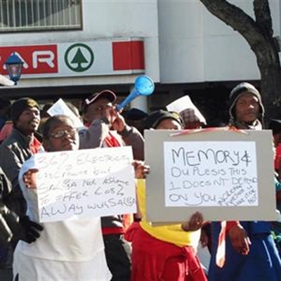 Plett strikers resort to vandalism