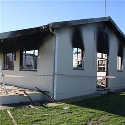 Brand verwoes historiese saal