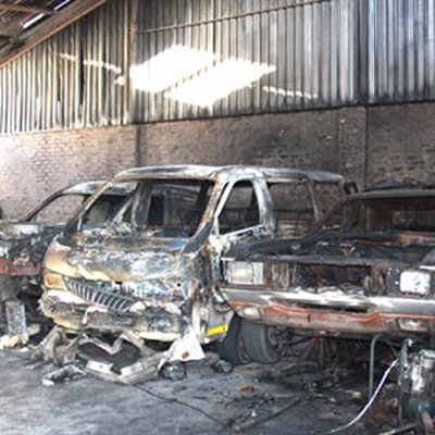 Brand verwoes plaaslike besigheid