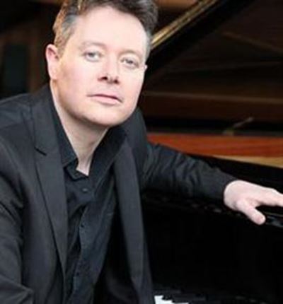 Acclaimed pianist in Mossel Bay