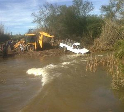 Boer ontsnap rivier in vloed