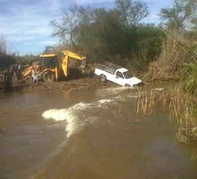 Boer ontsnap rivier in vloed
