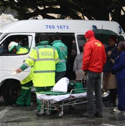 Opvolg: 13 beseer in taxi-botsing
