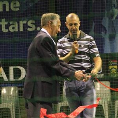 Nuwe binnehuise sportkompleks geopen