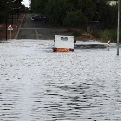 Swaar reën maak paaie onbegaanbaar