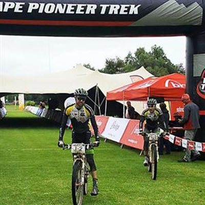 Opvolg: 2de titel vir Evans en George