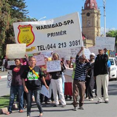 Protesoptog: Ouers veg vir skole