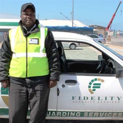 Sekuriteitsbeampte red 'n lewe