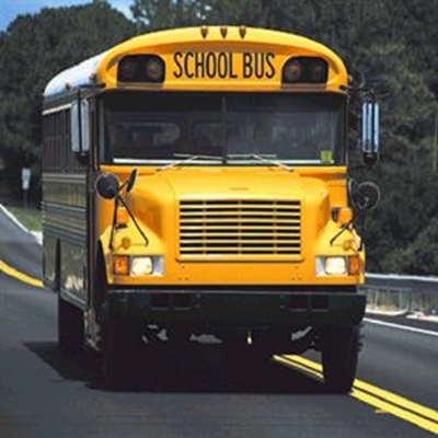 Kommer oor skoolbusse aangespreek
