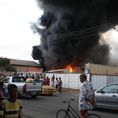 Brand lê herwinningsaanleg in puin