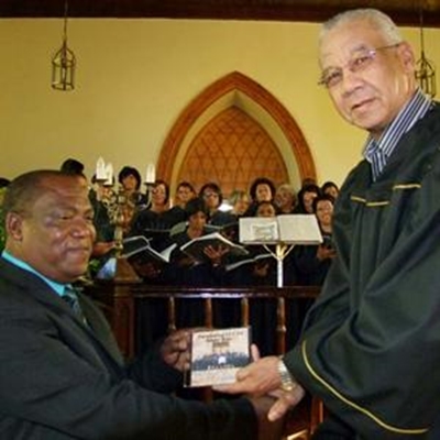 Pacaltsdorp-koor dra  CD op aan sendeling  Anderson