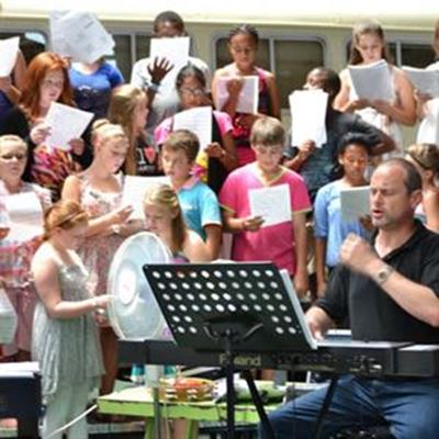 Kinderkoor volstoom aan die gang vir 2012
