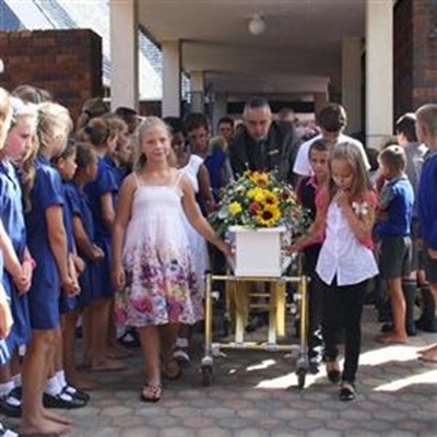Roerende huldeblyk vir Danté 