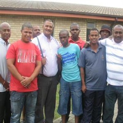 Vyf vas vir moord en rooftogte 