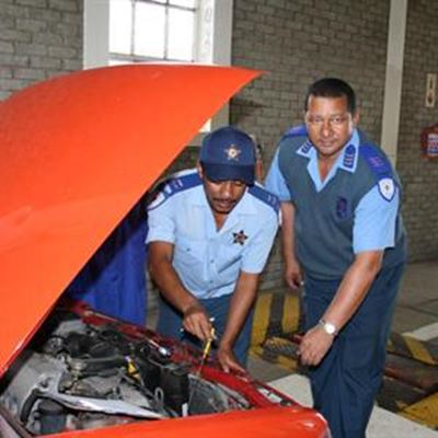 Talle laat hulle motors gratis toets 