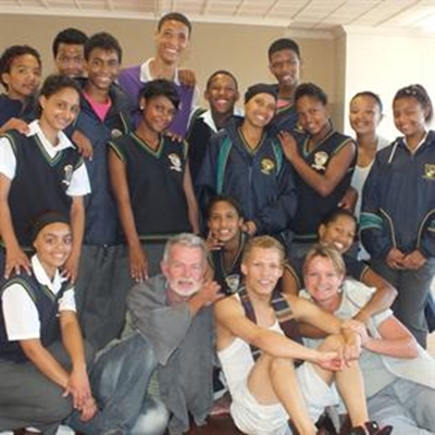 Dansleerders van Hoërskool George dans in die park 