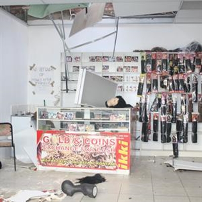 Shop in mall burgled