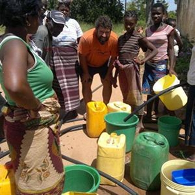 Nguni kry water 
