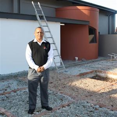Jou bewegings in dorp op kamera 