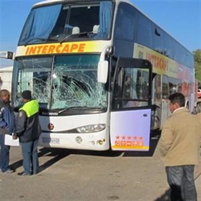 Passasiersbus tref koedoe