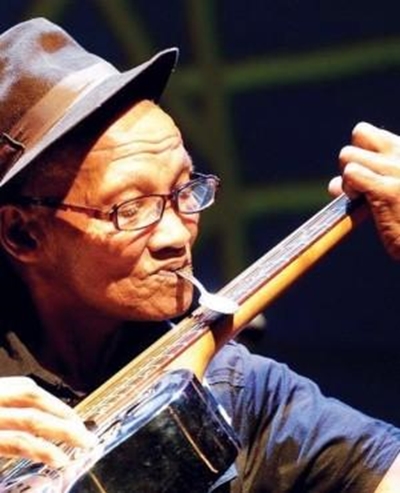 Musikant met Grammy-nominasie vereer