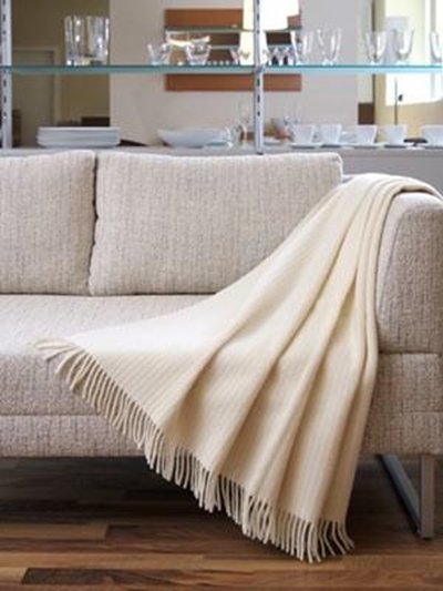 Furnishing with throws