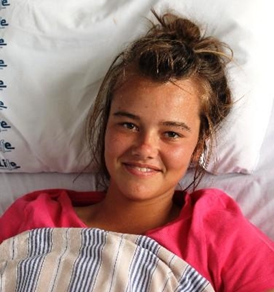 Leerder met mes gesteek vir selfoon